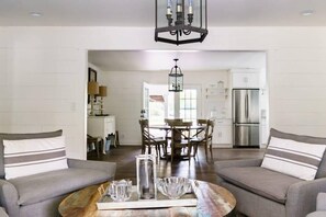 Televisión y oficina 