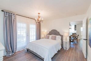 3 habitaciones, tabla de planchar con plancha, wifi y ropa de cama 