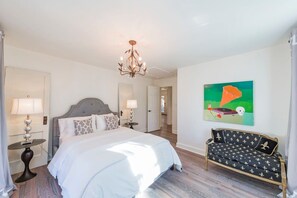 3 chambres, fer et planche à repasser, Wi-Fi, draps fournis