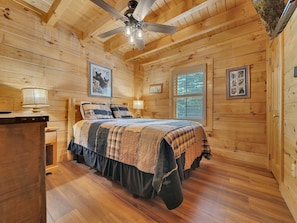 5 bedrooms, iron/ironing board, free WiFi, bed sheets