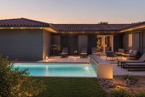 حمّام سباحة مُدفَّأ