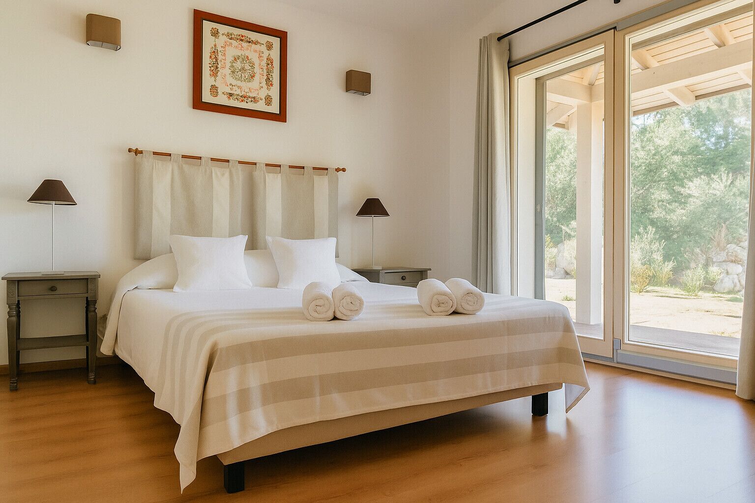 4 habitaciones, tabla de planchar con plancha, cuna de viaje y wifi 