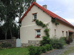 Exterior - Bright countryside house with garden and fireplace (Saint-Jean-de-Savigny)