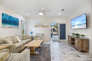 TV, DVD-spiller og stereoanlegg