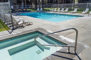 Piscine extérieure, piscine chauffée
