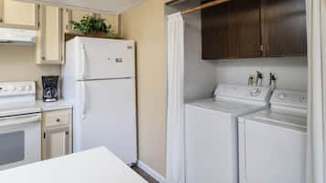 雪櫃、微波爐、焗爐、爐具