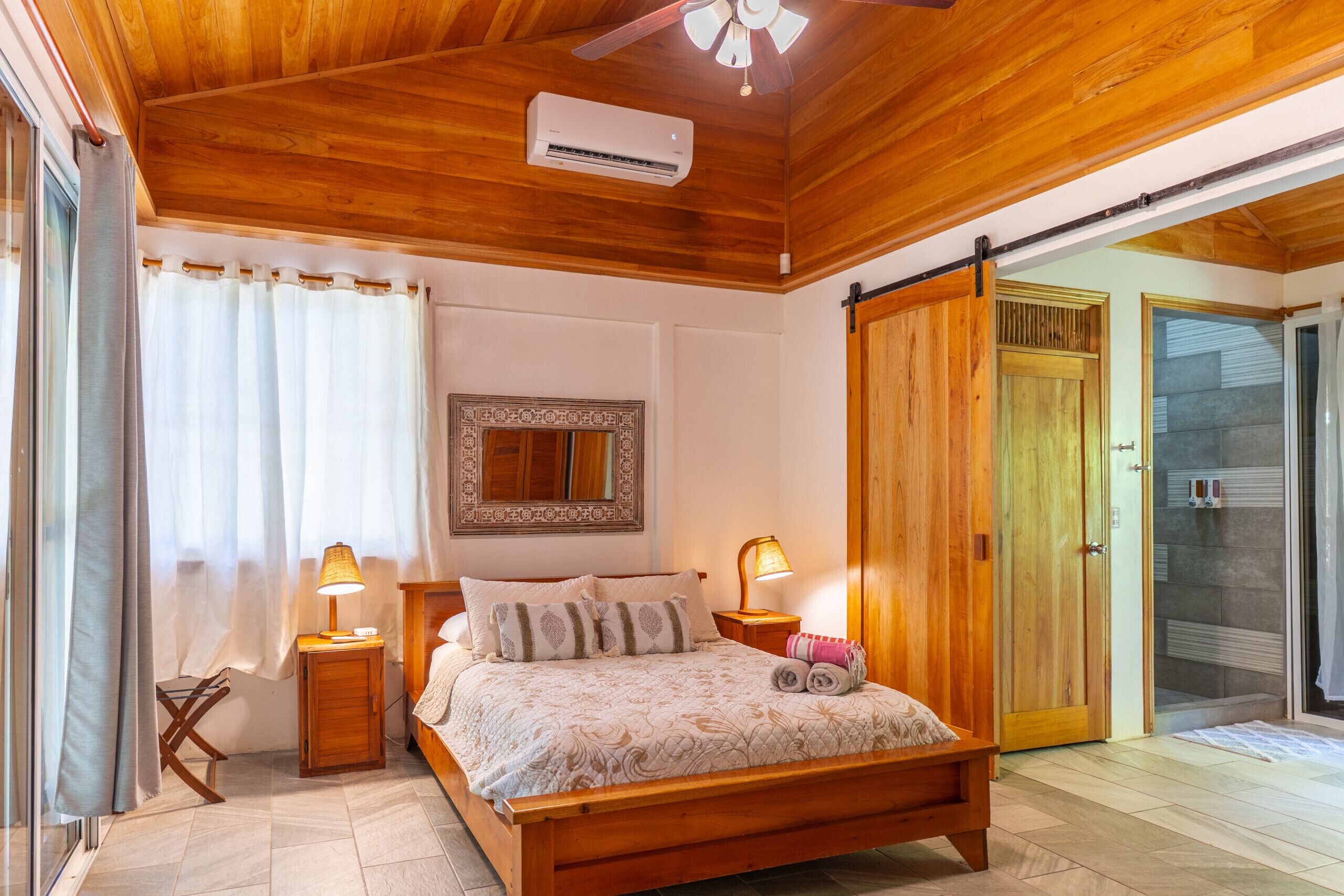 3 bedrooms, in-room safe, iron/ironing board, free WiFi