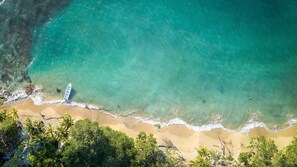 Una spiaggia nelle vicinanze