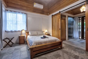 3 bedrooms, in-room safe, iron/ironing board, free WiFi