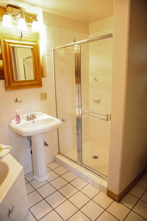 Douche, serviettes fournies