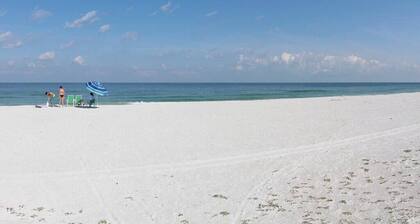 BBC111 Renovated Beachfront Condo W/Pool