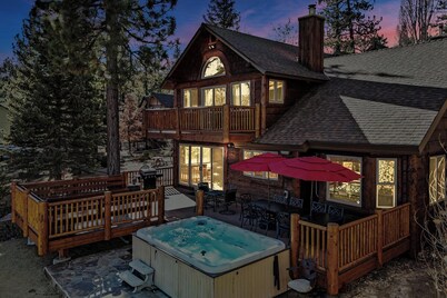 Cienega Lakeview by Destination Big Bear : Spectacular Luxury Lakefront! HOT TUB W/Lake and Mountain Views! Game Room with Pool Table! Gourmet Kitchen!
