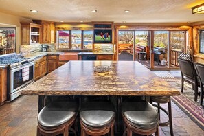 Fridge, oven, stovetop, dishwasher - Cienega Lakeview by Destination Big Bear : Spectacular Luxury Lakefront! HOT TUB W/Lake and Mountain Views! Game Room with Pool Table! Gourmet Kitchen! (Big Bear Lake)