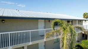 Unclassified image, 4 of 41, button