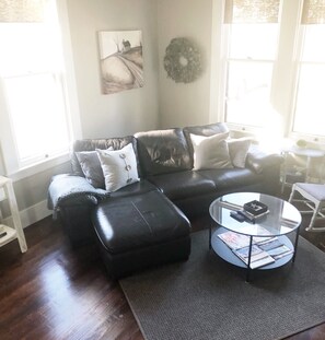 Tv, dvd-spelare, böcker och en stereo