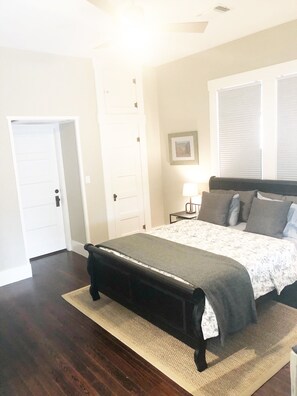 2 sovrum, skrivbord, strykjärn/strykbräda och gratis wi-fi