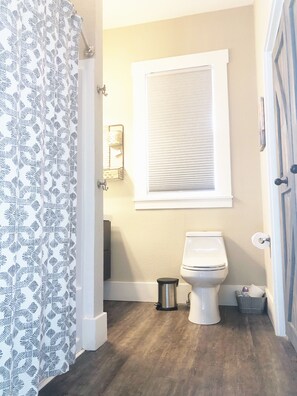 Combined shower/tub, hair dryer, towels, soap - The Bell House | Modernized Bungalow Near Main Street & Hwy 290 Wineries (Fredericksburg)