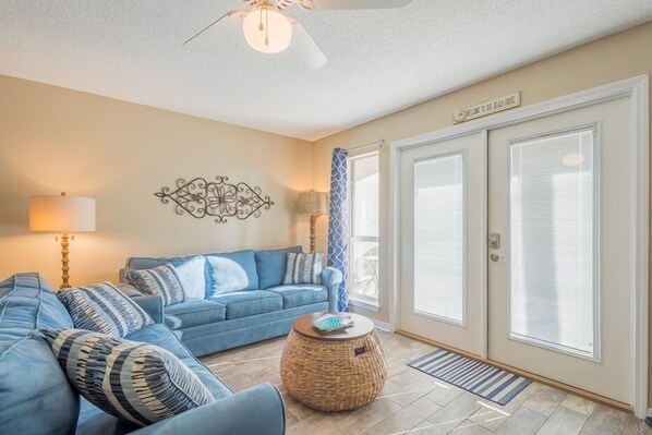 Fernseher, DVD-Player, Stereoanlage