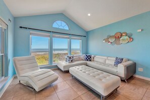 Flat-screen TV, foosball, table tennis, stereo