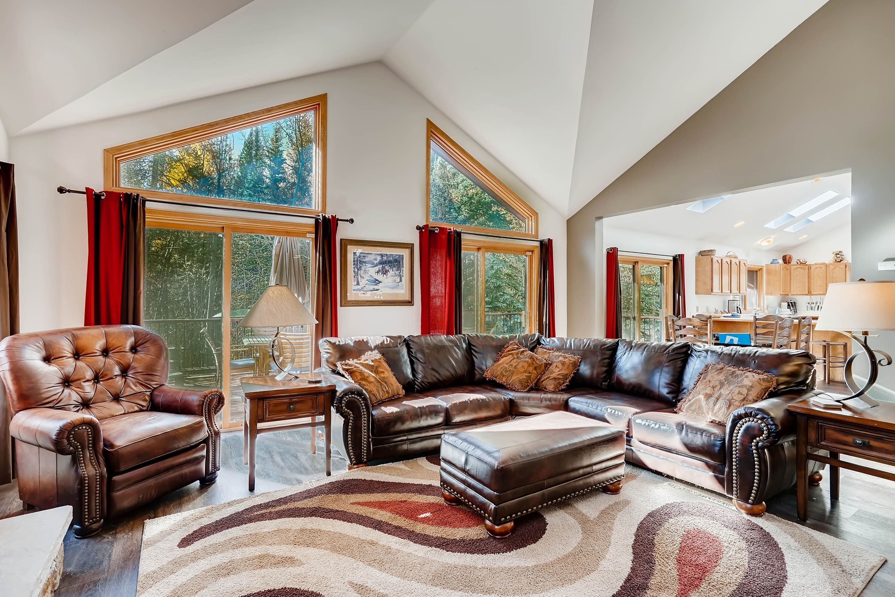 Spacious 4Bdrm Home/Sleeps 10, Stunning Views, Fireplaces by RedAwning