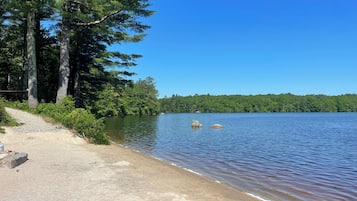 Na praia, espreguiçadeiras