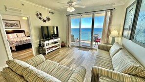 Flachbildfernseher, DVD-Player, Stereoanlage