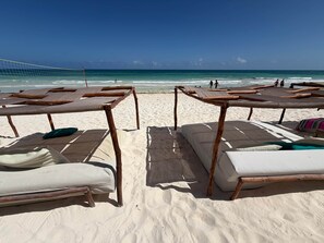 Beach towels - Magical jungle Eco Cabana in Tulum Mexico (Macario Gómez)