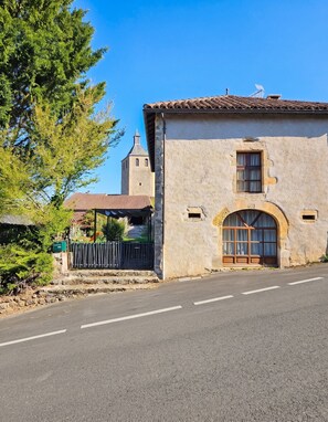 Exterior - Homerez - Charming House Peyrusse le Roc, Garden (Peyrusse le Roc)