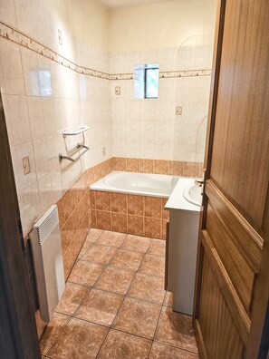 Bathtub