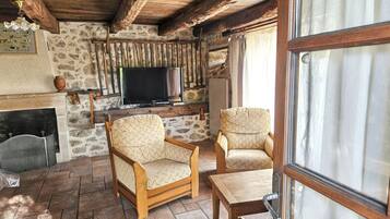 TV, fireplace, DVD player