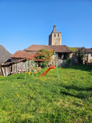Children's area - Homerez - Charming House Peyrusse le Roc, Garden (Peyrusse le Roc)