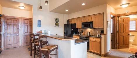 Apartment, Mehrere Betten (2303 Timberline Lodge, Trappeur's Cro) | Eigene Küche | Kühlschrank, Mikrowelle, Ofen, Herdplatte