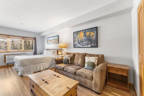 Bügeleisen/Bügelbrett, Internetzugang, Bettwäsche