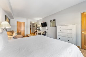 Bügeleisen/Bügelbrett, Internetzugang, Bettwäsche