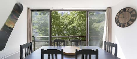 تناول الطعام