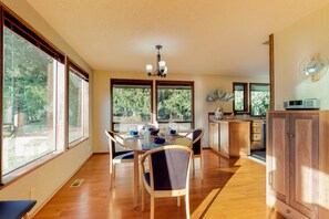 Dining - Peaceful home in private meadow with wood-burning fireplace (Port Angeles)