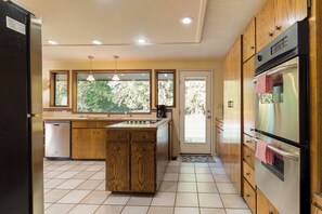 Fridge, microwave, oven, stovetop - Peaceful home in private meadow with wood-burning fireplace (Port Angeles)