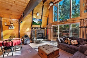 TV, fireplace, stereo