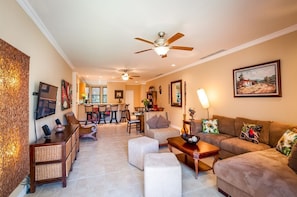 Living area - Spacious 3 BR condo walking distance to amenities. (Playas del Coco)