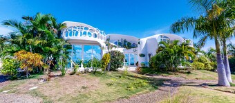 Romantischer Rückzugsort am Strand mit Gemeinschaftspool und Meerblick!