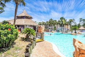 Una piscina cubierta, una piscina climatizada