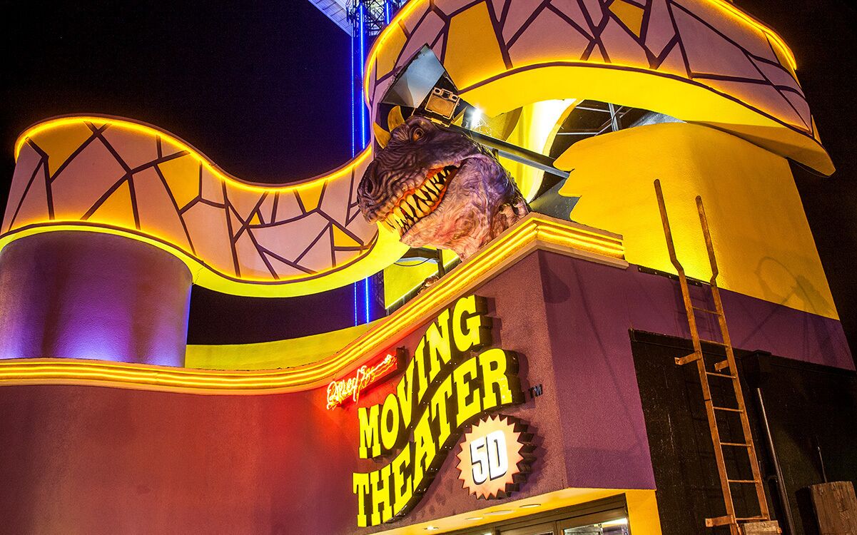 A building with a sign reading "MOVING THEATER 5D".