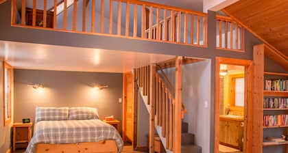 Evelyn's End #148 - Classic, comfortable cabin. Pet friendly & near beach!