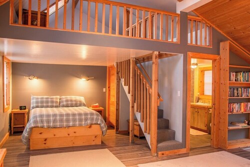 Evelyn's End - Classic, comfortable near beach!