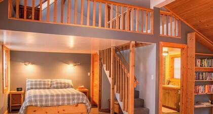 Evelyn's End - Classic, comfortable near beach!