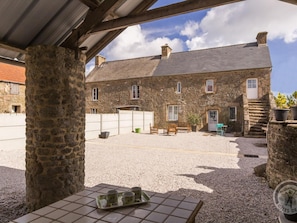Terrace/patio - Les Moussaillons - Authentic Village House in Cotentin (Varouville)