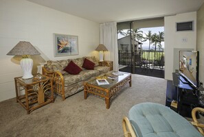 Flat-screen TV, DVD player - Oceanfront Condo • AC • Private Lanai • Walk to Beach & Pool (KIHEI)