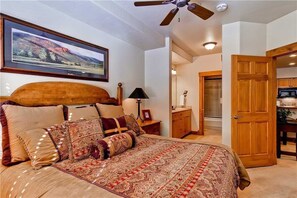 คอนโด, หลายเตียง (2202 Timberline Lodge, Trappeur's Cro) | 2 ห้องนอน, เตารีด/โต๊ะรีดผ้า, Wi-Fi ฟรี, ผ้าปูที่นอน