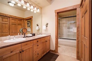 Bathroom - Tl2202 Beautiful Mountain Home Winter Specials! (Steamboat Springs)