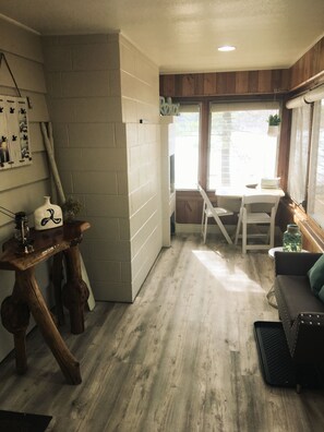 Smart TV, fireplace, DVD player, stereo - Relaxing Waterfront Cabin Located On A Sandy Bottom Crystal Clear Lake. (Waupaca)